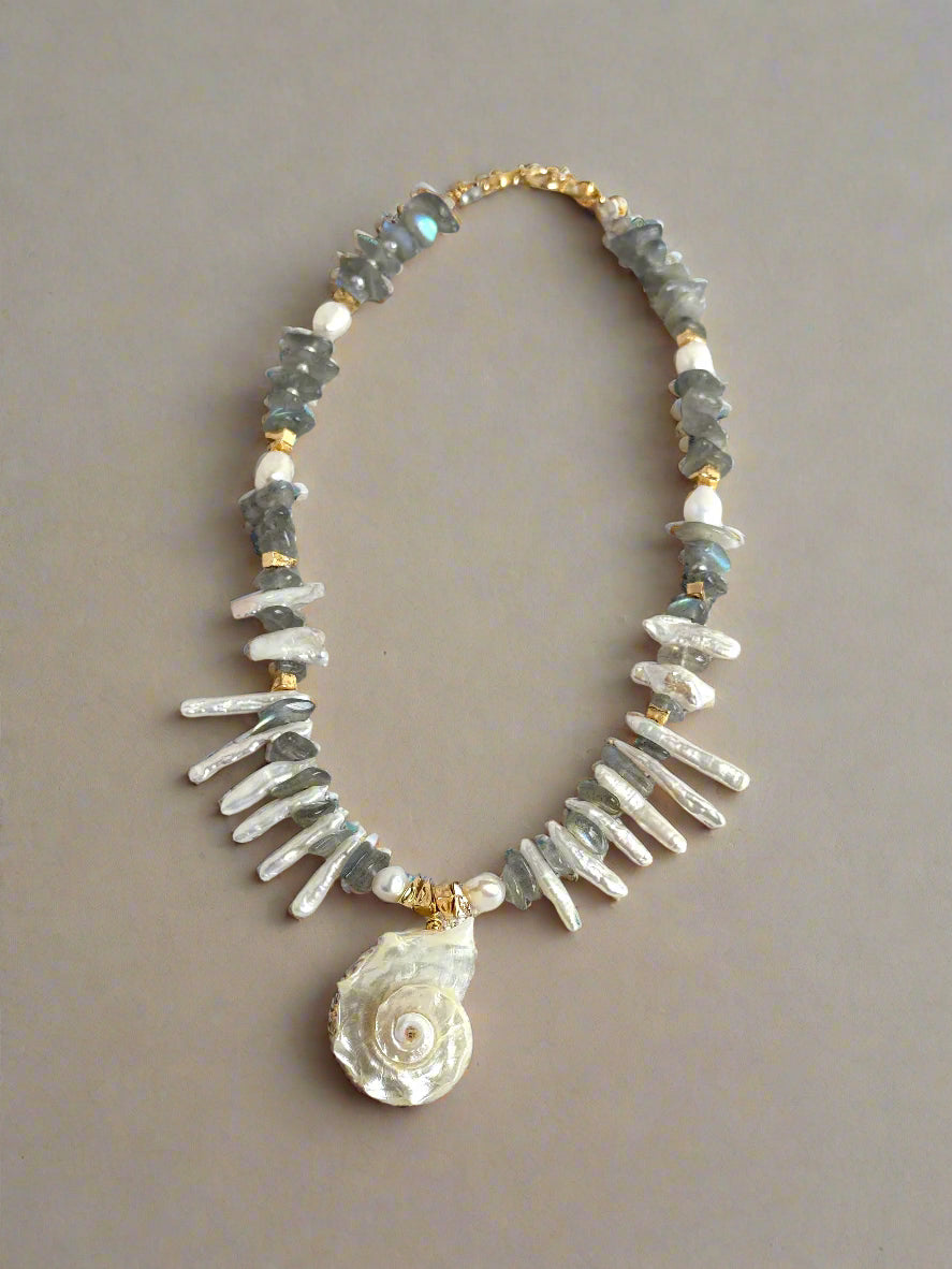 Luna Shell necklace